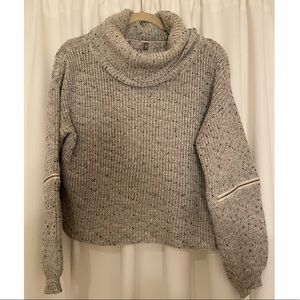 Cropped Sweater w/ Zipper Detail (LF Boutique)